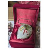 VTG HANDPAINTED NE'QUA  ART 'HOLIDAY MUSIC' PATT.