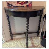 ANTQ WOOD HALF CIRCLE TABLE W/SPINDLE LEGS