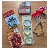 WILTON COMFORT GRIP CUTTERS,SNOWFAKE & MAPLE LEAF,