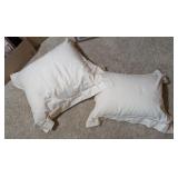 2PC THROW PILLOWS W/CREAM COLOR SHAMS