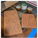 5PC MINIATURE SOUVENIR JUG, MUGS & WOODEN WALL