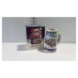 1995 Budweiser Holiday Stein  Lighting the Way