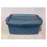 Rubbermaid Roughneck storage tote with lid