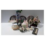 Decor group with a bird and Easter egg theme