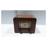AM table top radio, tube type - Pilotoner