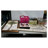 Home decor group lot, includes signs  picture,