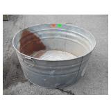 Galvanized wash tub, 24 inches in diameter