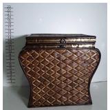 Home Decor Basket, lid top storage type