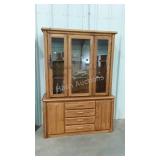 Broyhill Furniture. 2pc Oak China Closet. Top