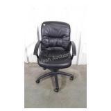 Executive Office Desk Chair, nice shape from