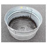 Galvanized wash tub, 21 inches in diameter