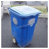 Rubbermaid trashcan