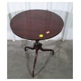 Mahogany Accent Stand, trifooted pedestal base