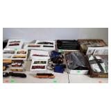 Model train set, HO scale, table full - 2 engines,