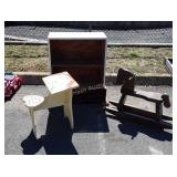 Home decor group lot, includes kids desk that