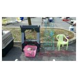 Grup lot: Single sawhorse stand, shopping basket,