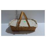 2007 Longaberger picnic basket with liner, insert