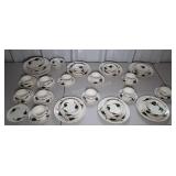 59-pcs Blue Ridge Pottery dinnerware, Ivy leaf