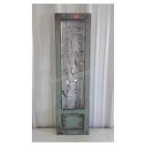 Wall hanging, has the look of an old shutter with