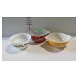 Pyrex - Three 1-1/2 qt bowls - white with green