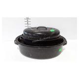 2 Enamel Ware roasting pans with lids - 16 x 13",