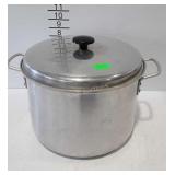 Enterprise aluminum stock pot with lid
