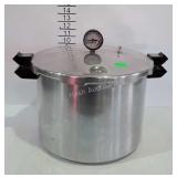 Presto Deluxe pressure cooker canner, has weight