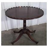 Accent Table, pie crust type oval top, on