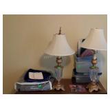 Home decor group lot, includes lamps with shades,