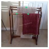 Quilt rack with two blankets, quilt rack is 32