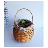 2001 Longaberger basket with cloth liner and