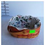 1999 Longaberger basket with cloth liner and