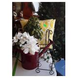 Home decor Group lot, includes pillows,