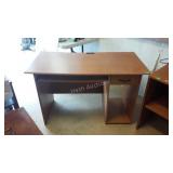 Single drawer computer desk, is 4 foot long by 2