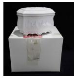 Lenox, The Nativity music box (1992), with box,