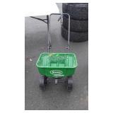 Scotts 1000, Broadcast Fertilizer spreader
