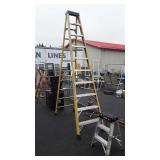 10ft Fiberglass Step Ladder, used yet still good