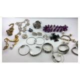 Costume jewelry Necklaces, bracelets, Silvertone