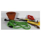 Outdoor / gardening lot: terracotta planter