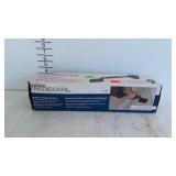 Economy carpet knee kicker