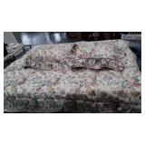 Queen / full bedspread with 3 pillows and