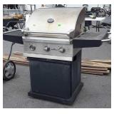 Propane Grill, 3 burner with one knob missing,
