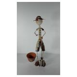 Metal yard art gardener with flower pot, 24"