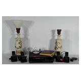 Mixed lot: 2 lamps, hand painted and signed