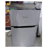 Hisense mini fridge works and is cold seller code