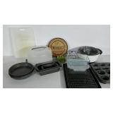 Baking and cookware group, includes 3 muffin