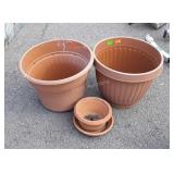 Small clay flower pot with under tray and two