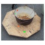 Cast iron pot, with planter dolly included