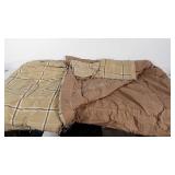 Full / Queen sized 2-sided comforter with