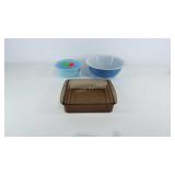 Kitchenwares, two blue Pyrex bowls and one Pyrex